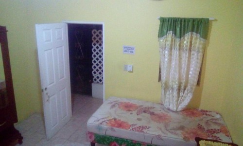 Shared Bedroom For Female Coll.Students(UWI/UTECH)