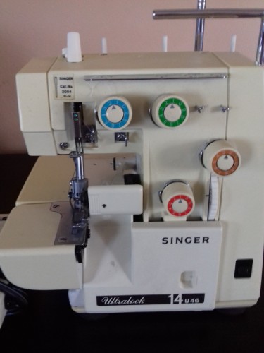 Singer Ultralock 14U46 Serger/Sewing Machine 