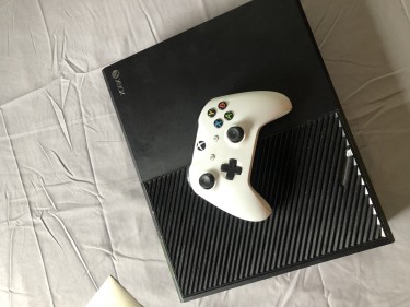 Xbox One For Sale / Fifa 20 + More 