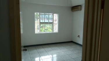 3 Bedroom Townhouse Near Barbican