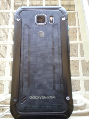 SAMSUNG Galaxy S6 Active (Broken Screen)