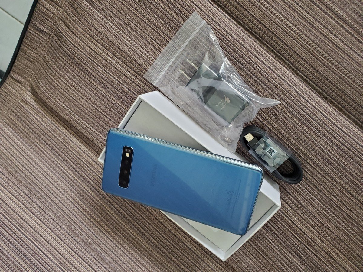 Samsung Galaxy S10 Prism Blue 128gb for sale in Falmouth Trelawny - Phones