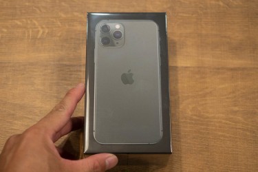 Apple IPhone 11 Pro Max 512gb Unlocked for sale in Kingston Kingston St Andrew - Phones