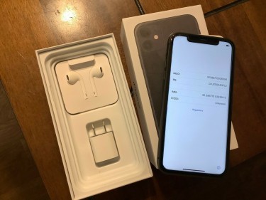 Apple IPhone 11 - 64GB - Black - UNLOCKED - Box & 