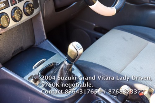 2004 Suzuki Grand Vitara: Standard