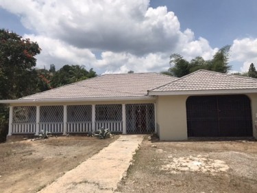3 Bedroom With 3 Quarter Acres Of Land
