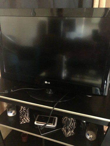 32 Inch LG LCD Flat Screen Non Smart TVFor Sale. 