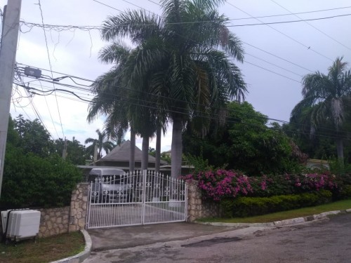 7 Bedroom Bungalow House For Sale- Coral Gardens