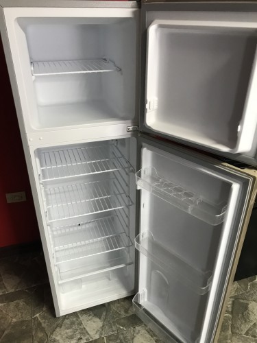 8.0 Cubic BlackPoint Refrigerator 