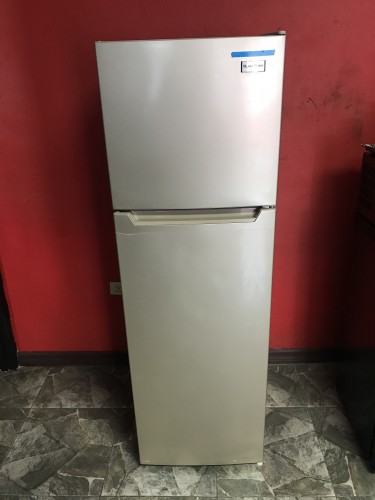 8.0 Cubic BlackPoint Refrigerator 