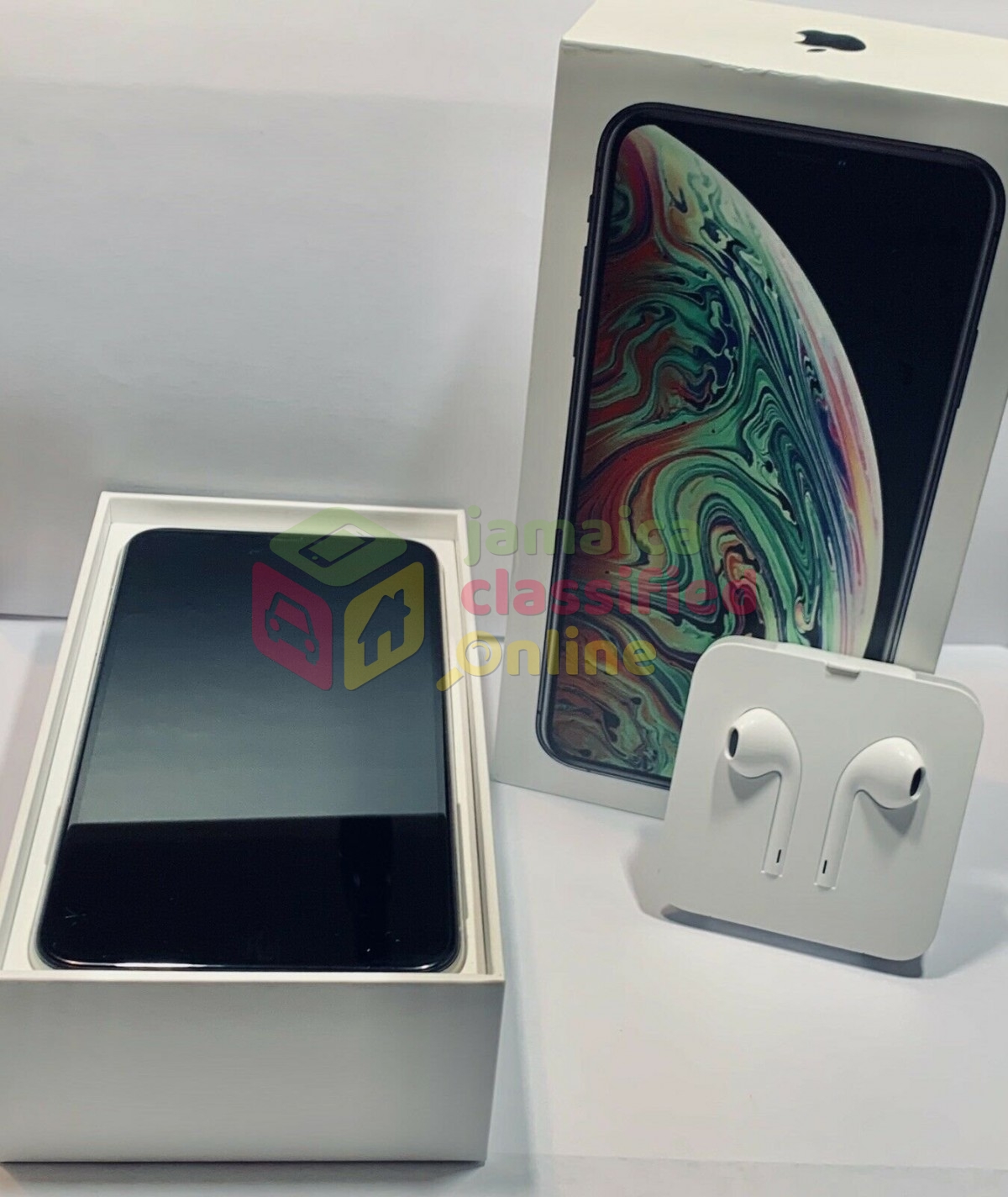 Apple IPhone XS Max - 256GB - White for sale in Montego Bay St Ann - Phones