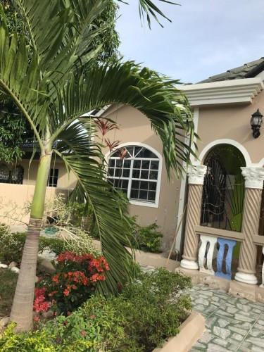 Amazing 4 Bedroom House In Spanish Town For Sale