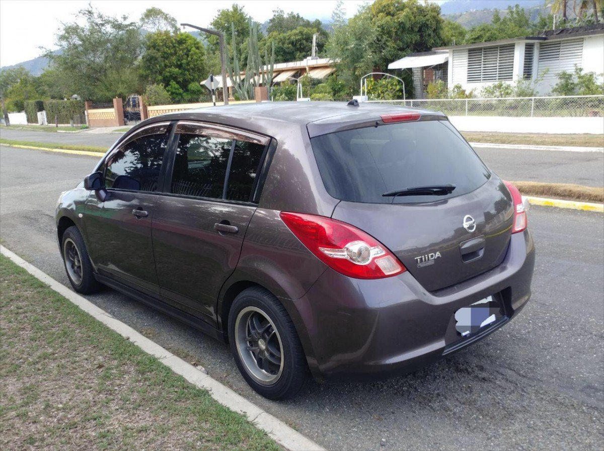 Nissan tiida 2008 год