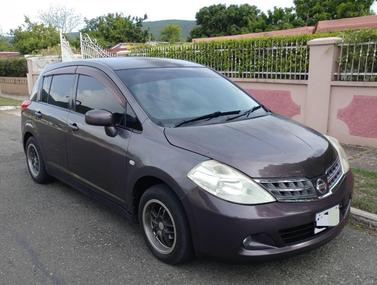 Nissan tiida 2008 год