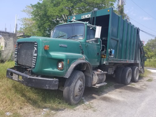 Ford L900 Garbage Truck