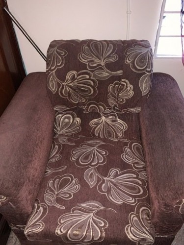Queen Size 1 Seater Couch (used) 