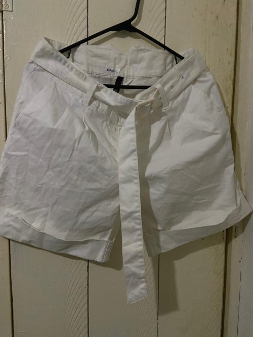 White Cuff Foot Shorts With Belt, Size 12.