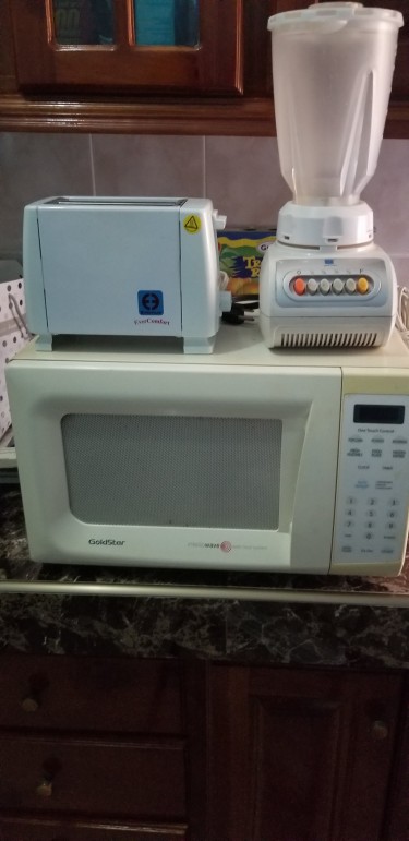 Blender, Toaster And Microwave 