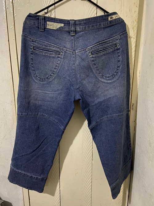 Blue Jeans Capri With Buttons Size 15