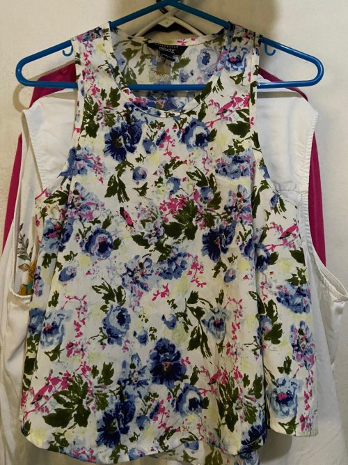 Floral Sleeveless Shirt, Size Small