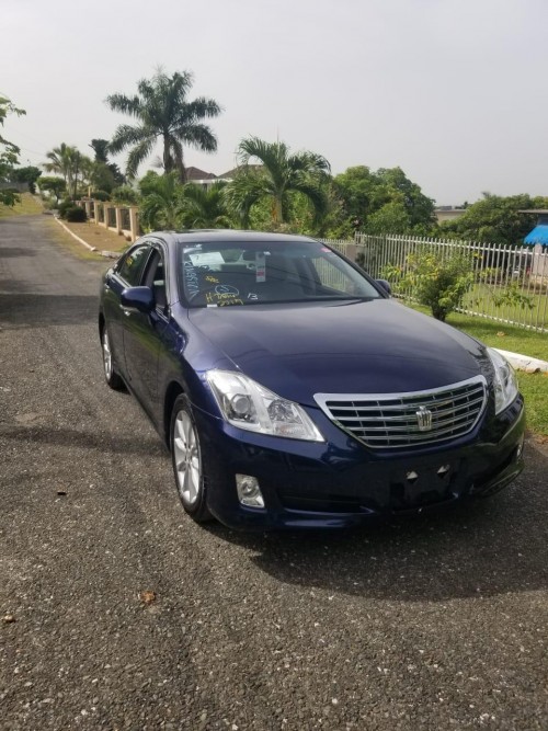 2010 Toyota Crown Royal Saloon Newly Imported 1.85