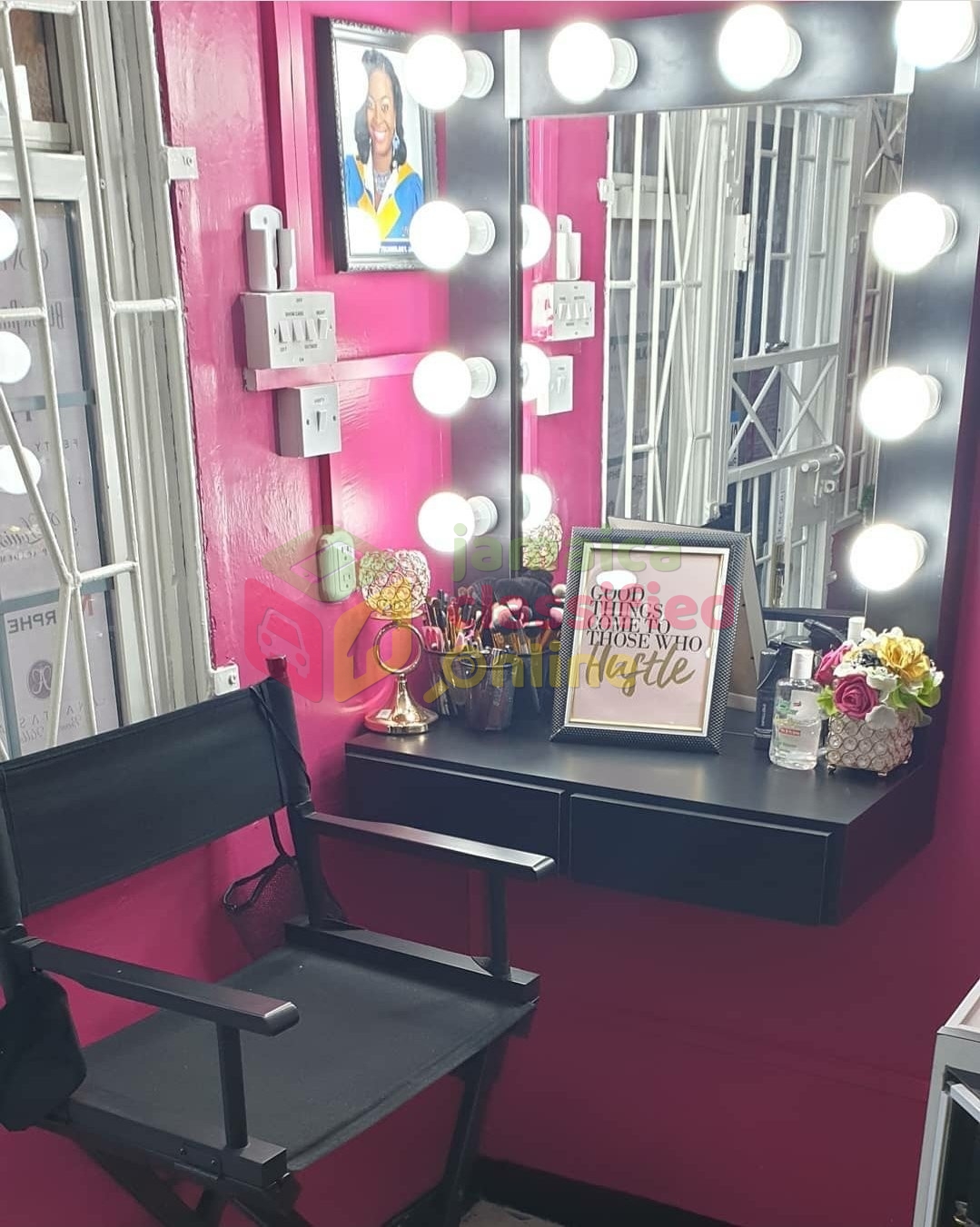 Makeup Booths For Rent in Half Way Tree Kingston St Andrew - Shops