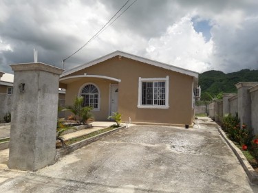 2 BEDROOM 1 BATH HOUSE FOR RENT