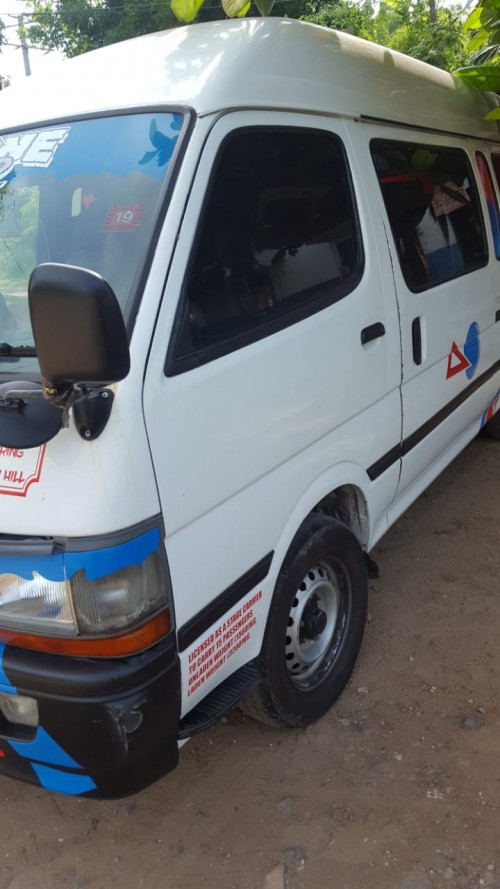 2001 Toyota  Hiace For Sale 5L Engine Diesel 5 Spe