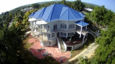Luxury Vacation Villa Newly-built