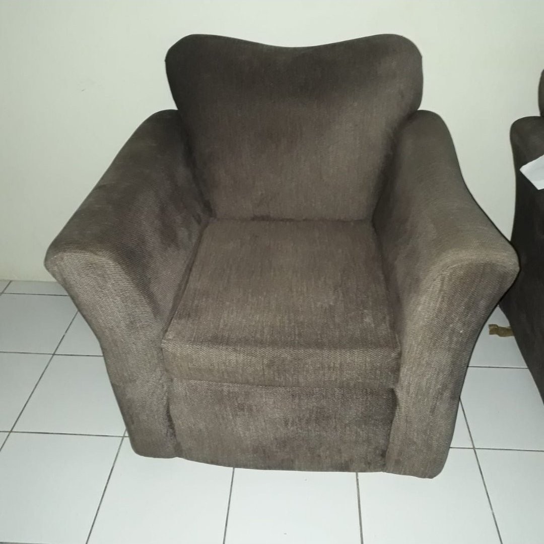 Single Piece Settee For Sale - Portmore