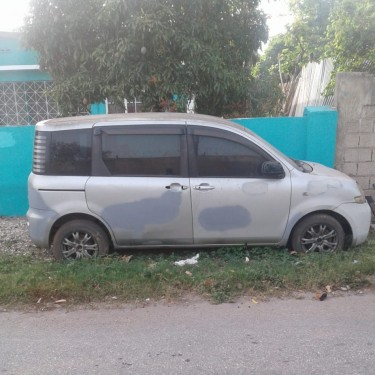 Toyota Sienta 