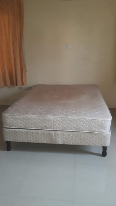 Sealy Queen Size Base And Mattress 