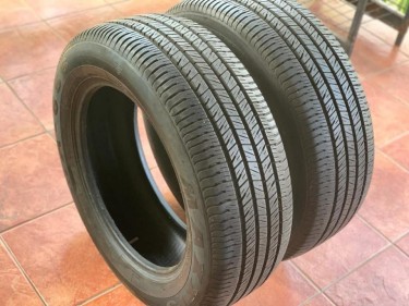 Maxxis 656. 225/60R 17  Tires, Like New!