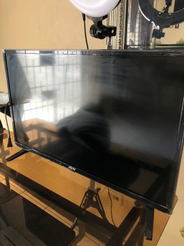 32” JSW Flatscreen Smart Tv