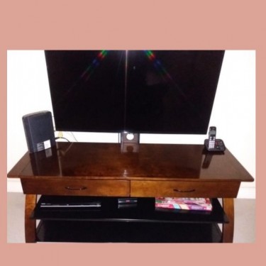 Tv Stand/Console ( Excellent Condition)