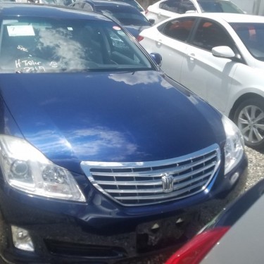 2010 Toyota  Crown Royal Saloon Newly Imported