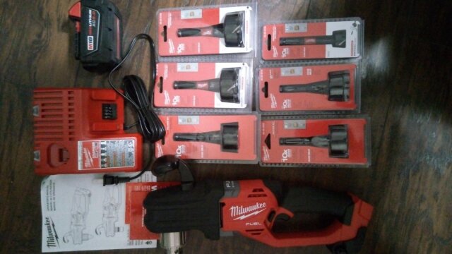 New Milwaukee Hole Hawg Set With 6 Drill Bits