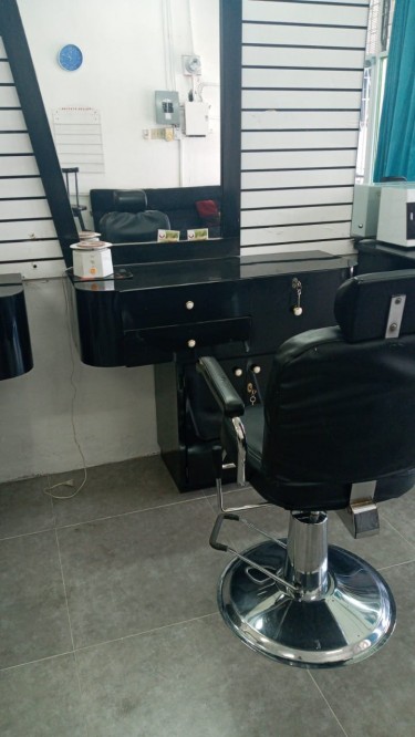 Hair Dresser/Barber Stations For Rent
