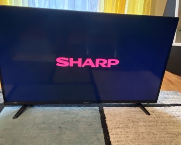  (GENTLY USED) SHARP 40'' SMART ROKU TV