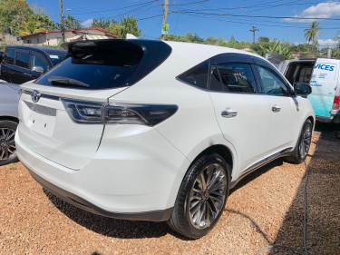 TOYOTA HARRIER 2017 (Newly Imported)