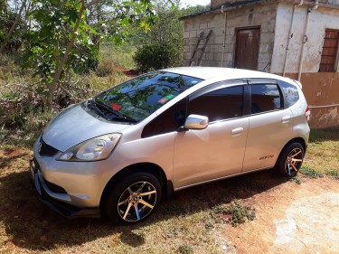 Very Clean Honda Fit  In Excellent Condtion 