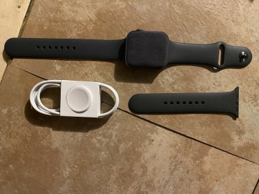 Apple Watch Series 5 44mm Space Gray Aluminium 