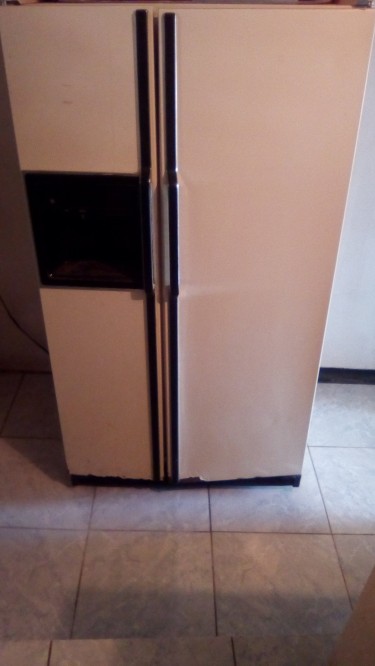 GE Ice Maker Refrigerator
