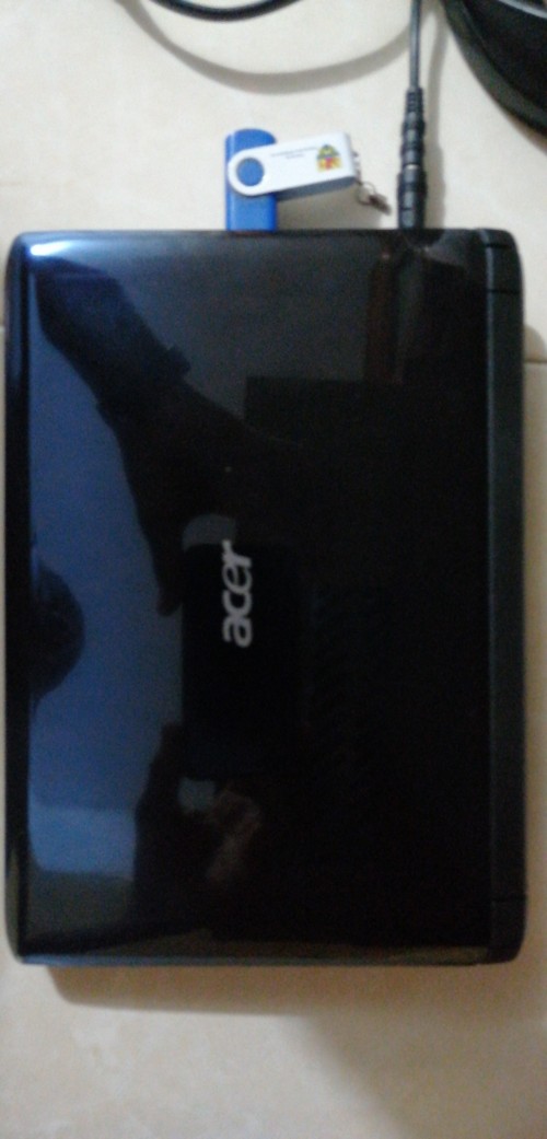 Acer Mini 10.1- Looks New - Win 10, Webcam