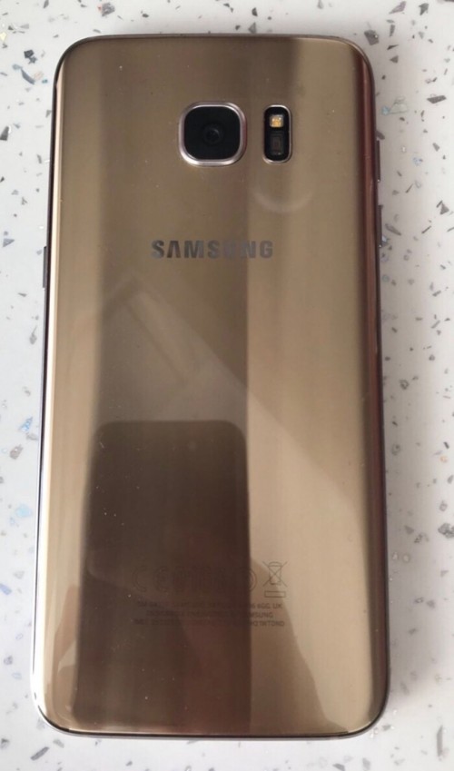 Brand New S7 Edge Come With Case And Charger