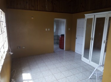Large 1 Bedroom Apt With Own Facilities        