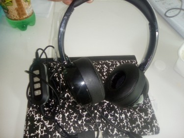 SELLING A CALL CENTRE HEADPHONE WITH FEATURES