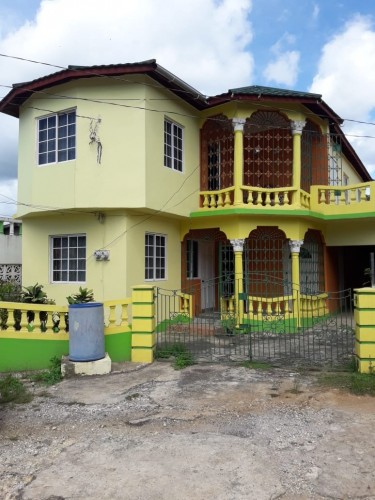  5 Bedrooms & 3 Bathroom House For Sale
