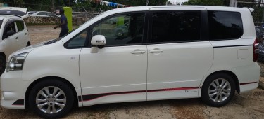 Toyota Noah G'S 2011 Newly Imported