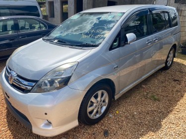 2012 Toyota Isis (New Import)
